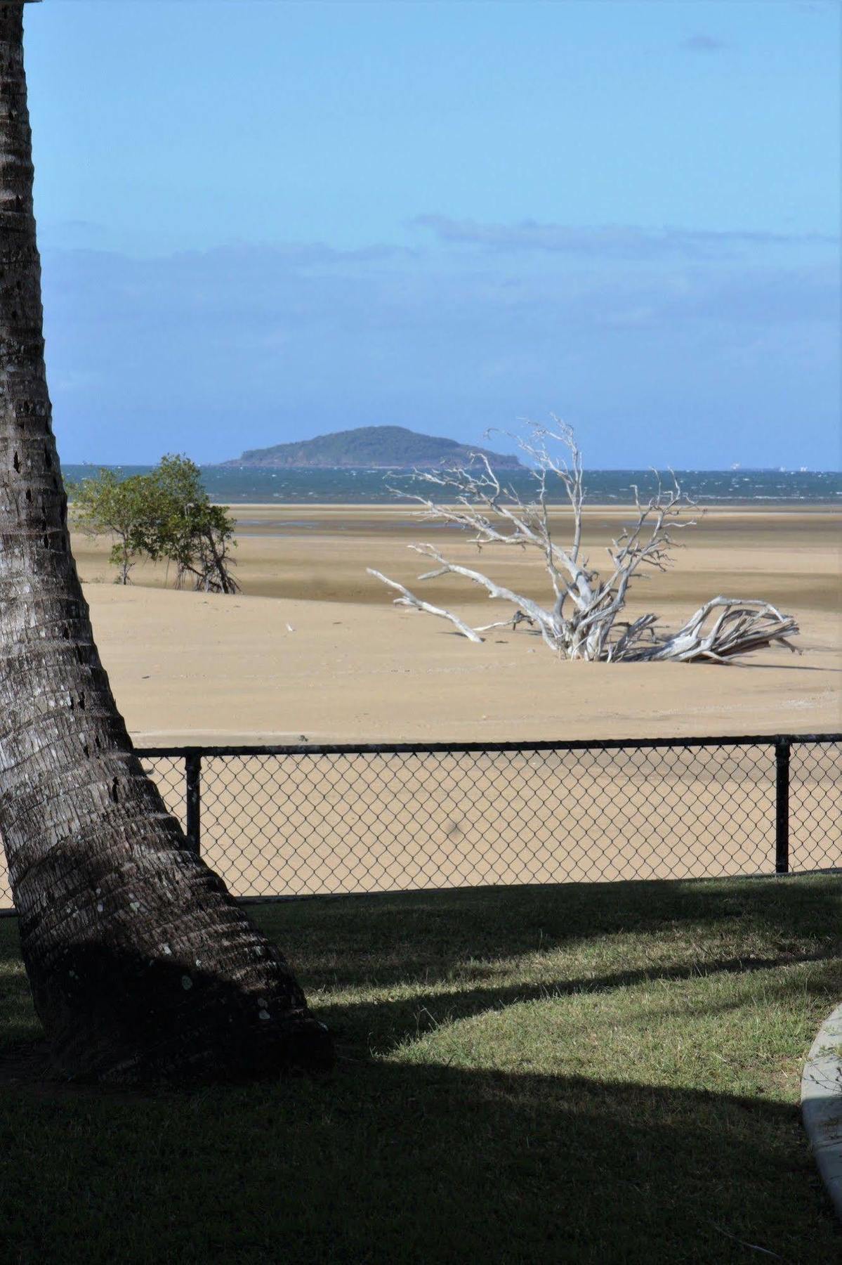 Illawong Beach Resort Mackay Exterior foto